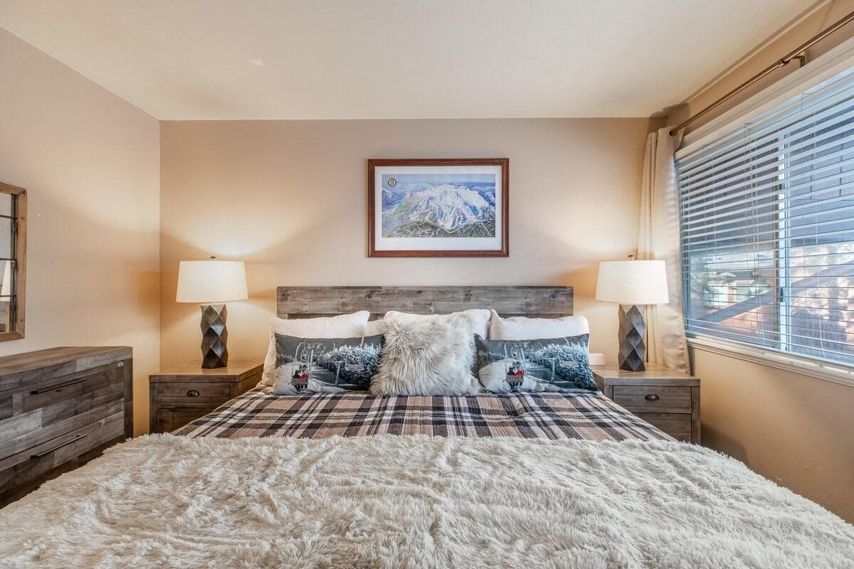 Downstairs front bedroom with king bed.